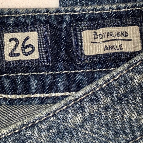 NWT Miss Me distressed/patches boyfriend crops - Picture 11 of 15